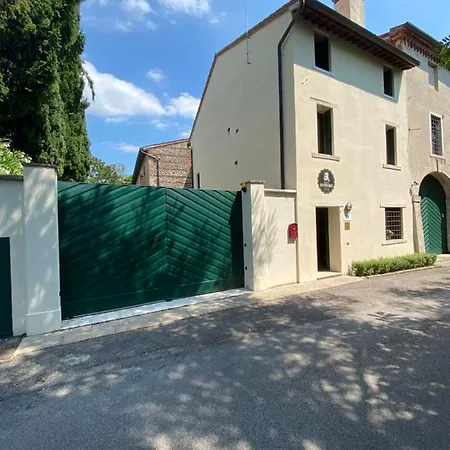 Ca' Hemingway 아파트호텔 바사노델그라파